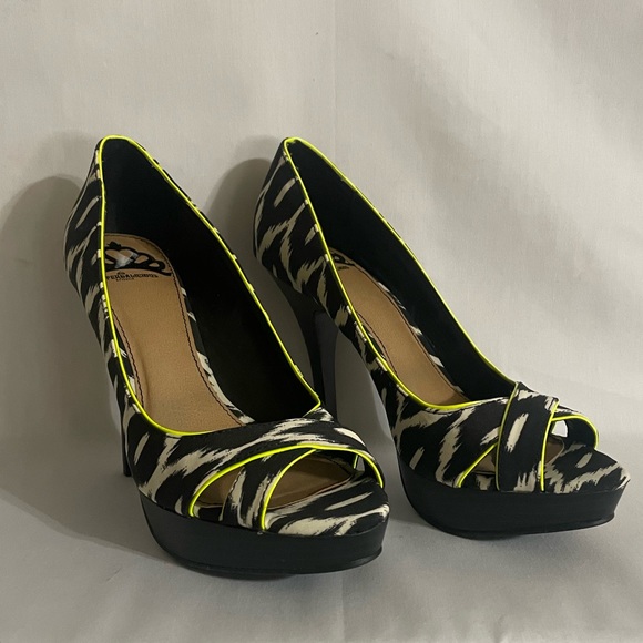 Fergalicious by Fergie black/White neon yellow high heel shoes size US 7M